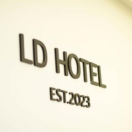 แอ่ว-ดีld Hotel&Residences Ngao Esterno foto