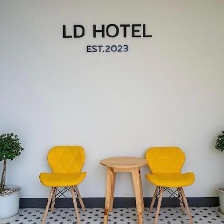 แอ่ว-ดีld Hotel&Residences Ngao Esterno foto