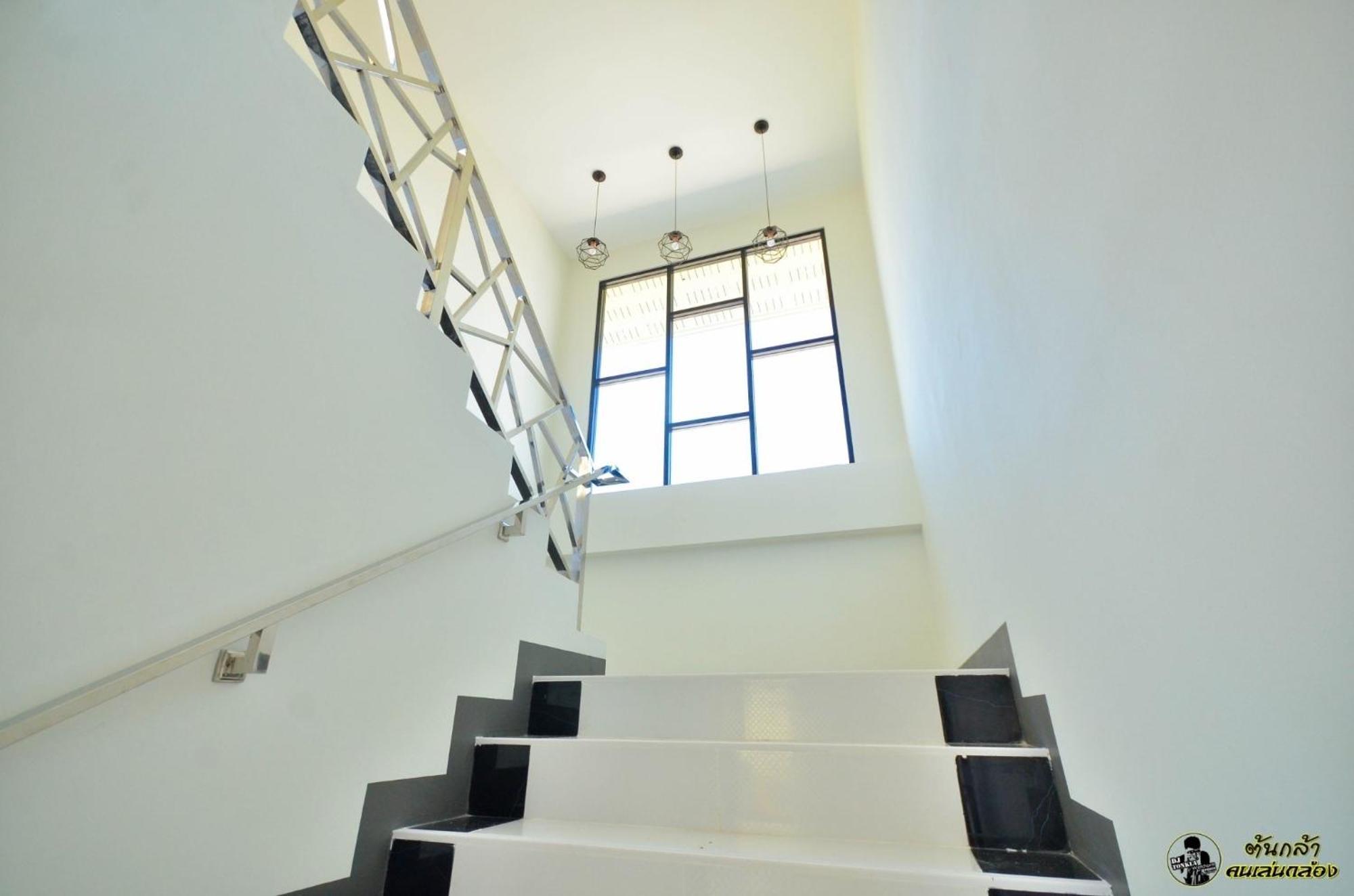 แอ่ว-ดีld Hotel&Residences Ngao Esterno foto