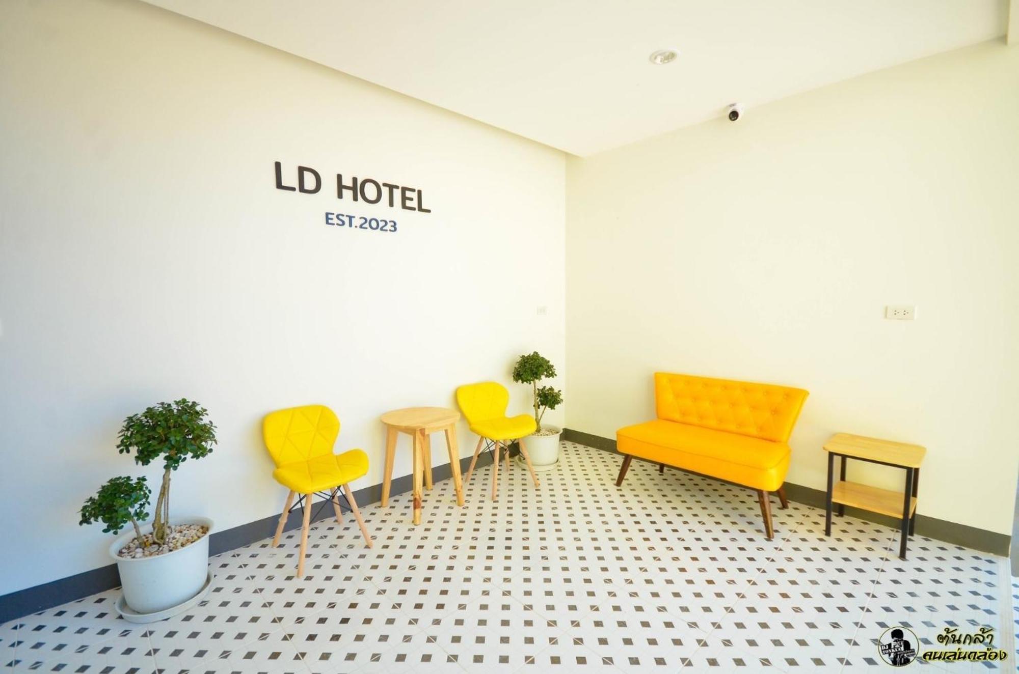 แอ่ว-ดีld Hotel&Residences Ngao Esterno foto