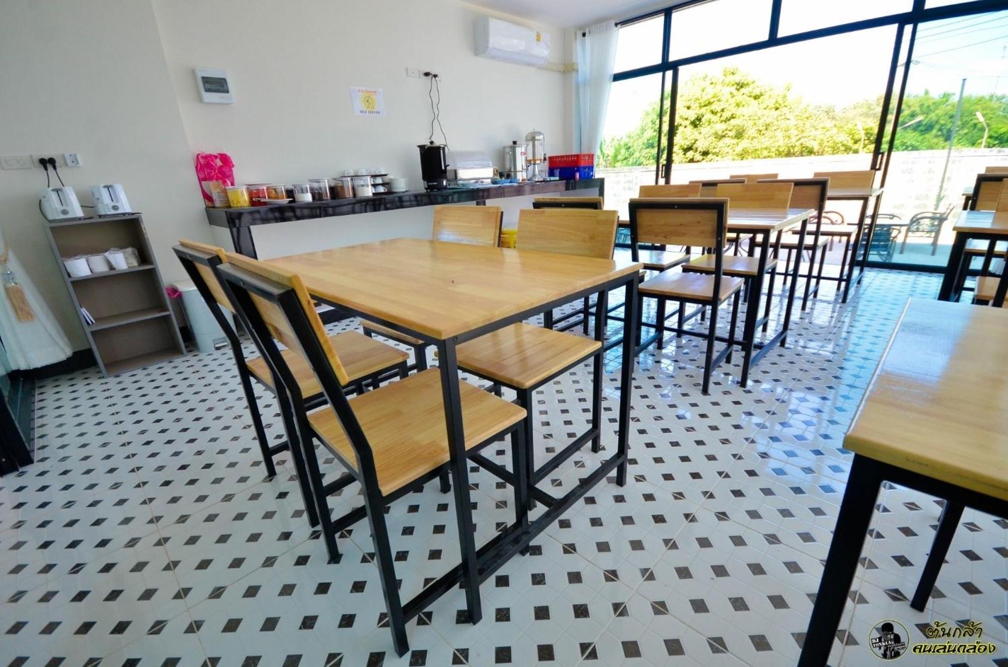 แอ่ว-ดีld Hotel&Residences Ngao Esterno foto