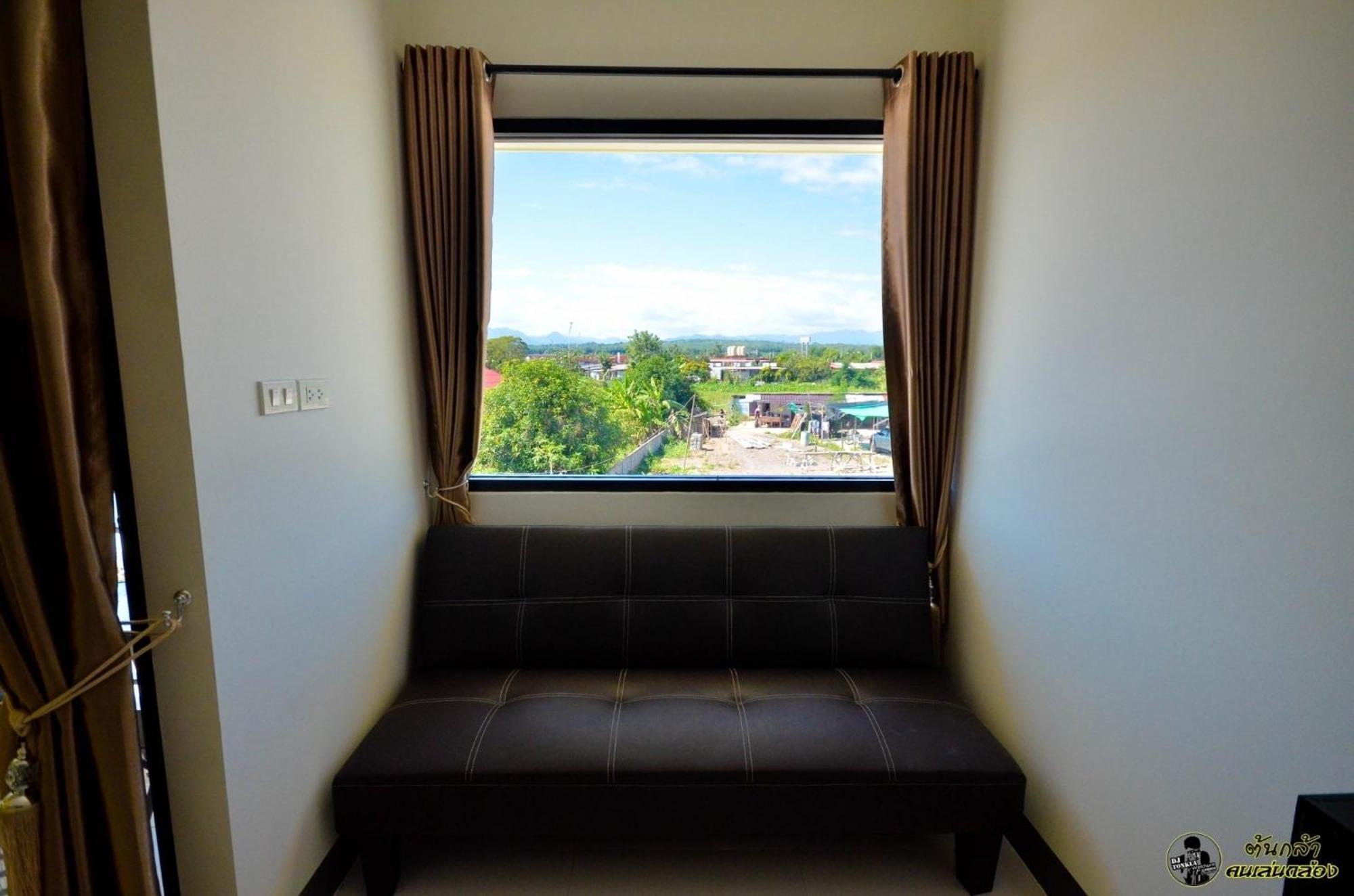 แอ่ว-ดีld Hotel&Residences Ngao Esterno foto
