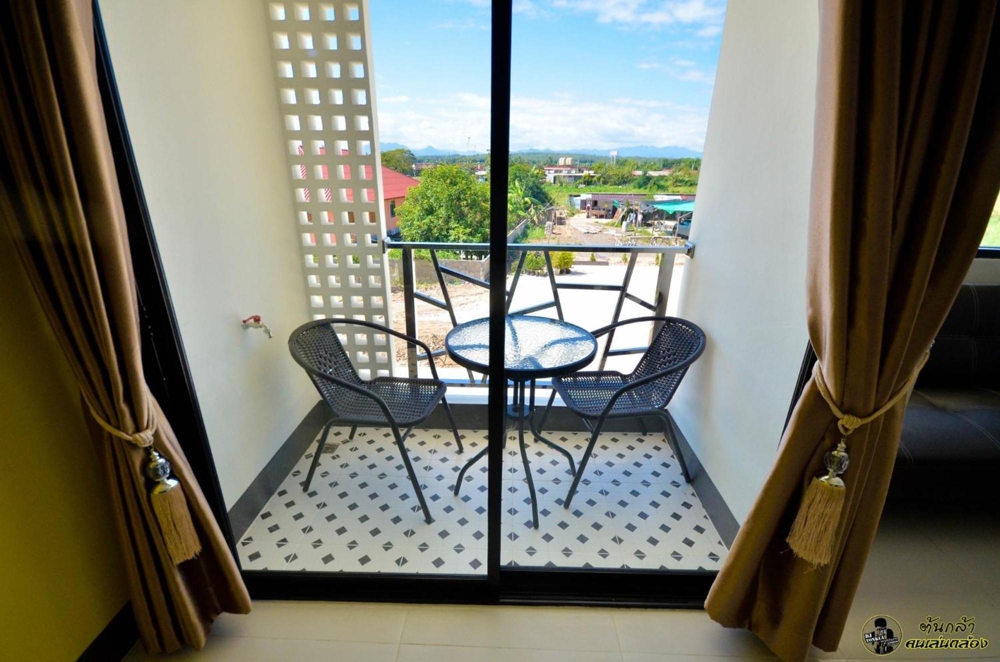 แอ่ว-ดีld Hotel&Residences Ngao Esterno foto