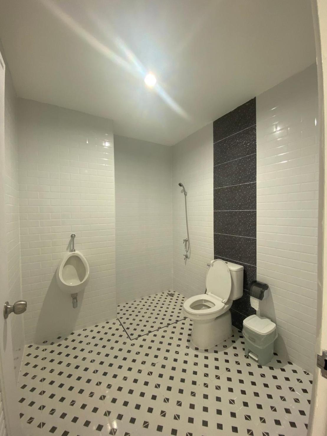 แอ่ว-ดีld Hotel&Residences Ngao Esterno foto