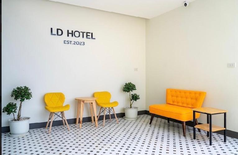 แอ่ว-ดีld Hotel&Residences Ngao Esterno foto