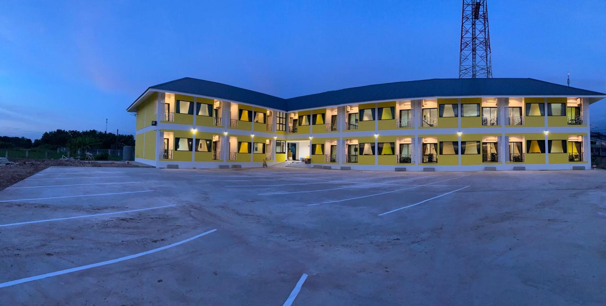 แอ่ว-ดีld Hotel&Residences Ngao Esterno foto